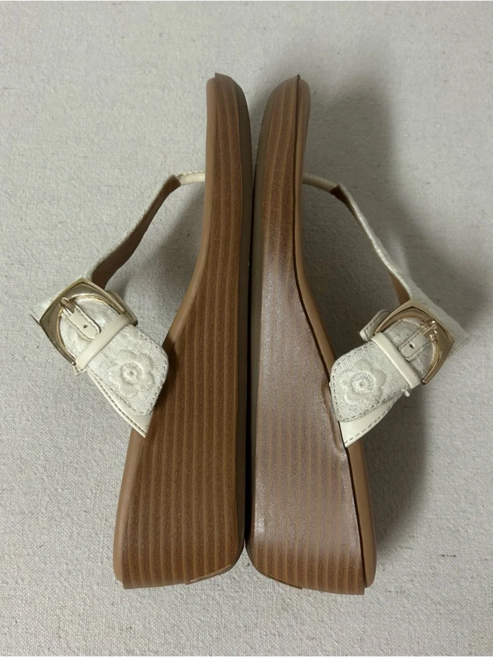 Aerosoles Indya Sandals Women’s 7M Ivory Embroidered Fabric - Picture 7 of 10